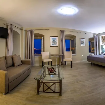 Diogenis 4* Ermupoli