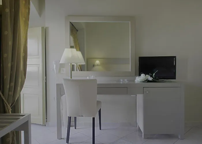 Diogenis 4* Ermoupoli