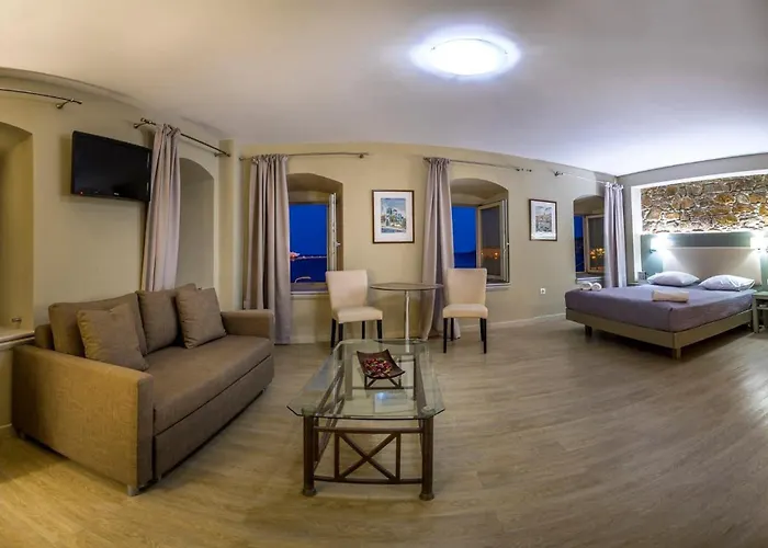 Diogenis 4* Ermoupoli